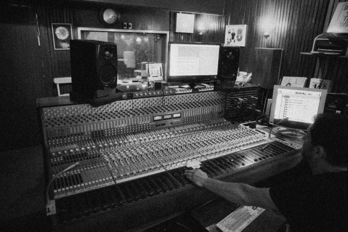 Studio CBE console, Paris